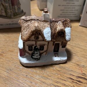 Holiday Thatched Cottage Figurine - White and Brown